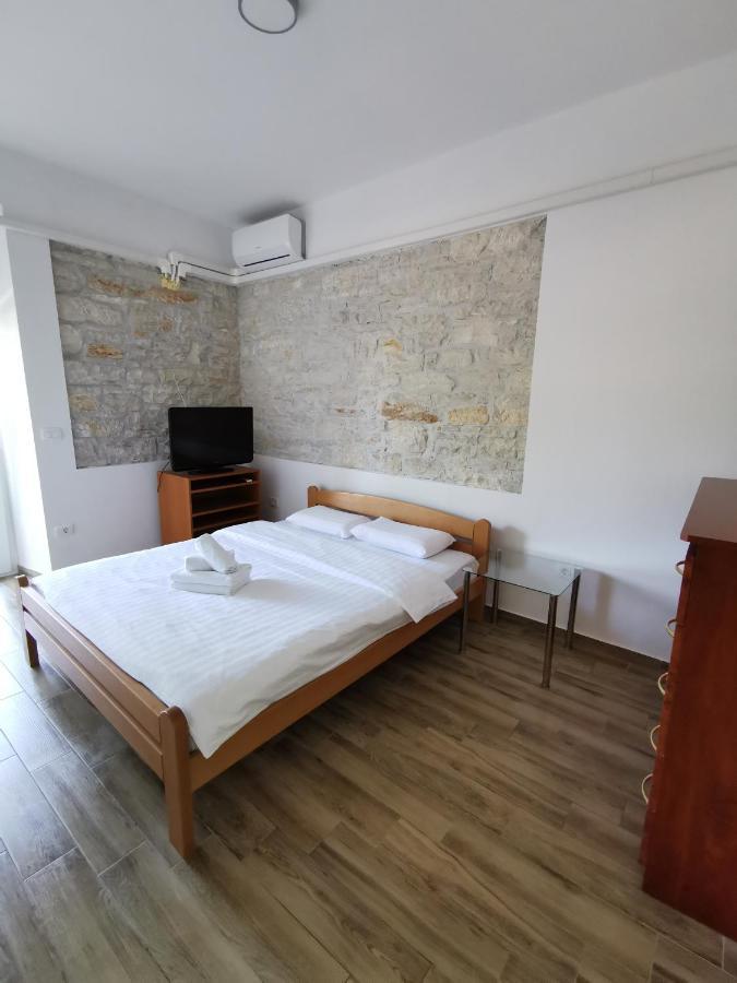 Apartment Damir Pula Bagian luar foto